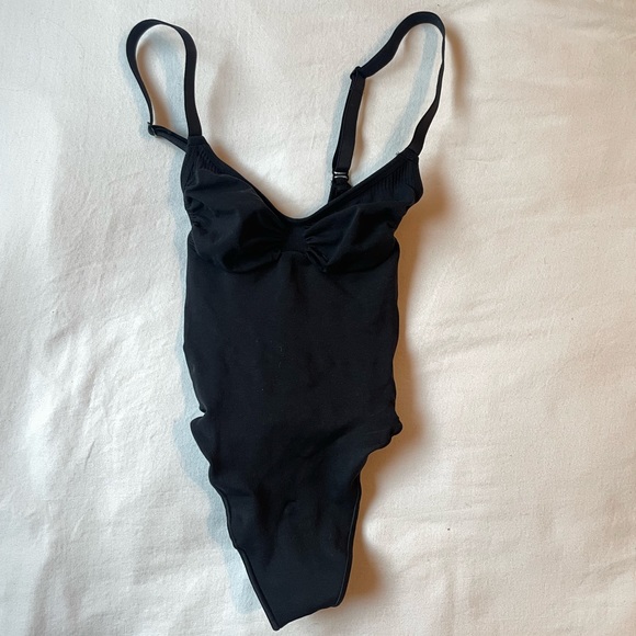 Skims Seamless Sculpt Thong Bodysuit - Picture 2 of 4